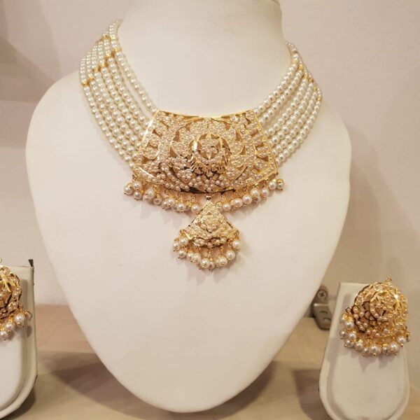 Jadau Necklace Set With Color White Pearls 005321