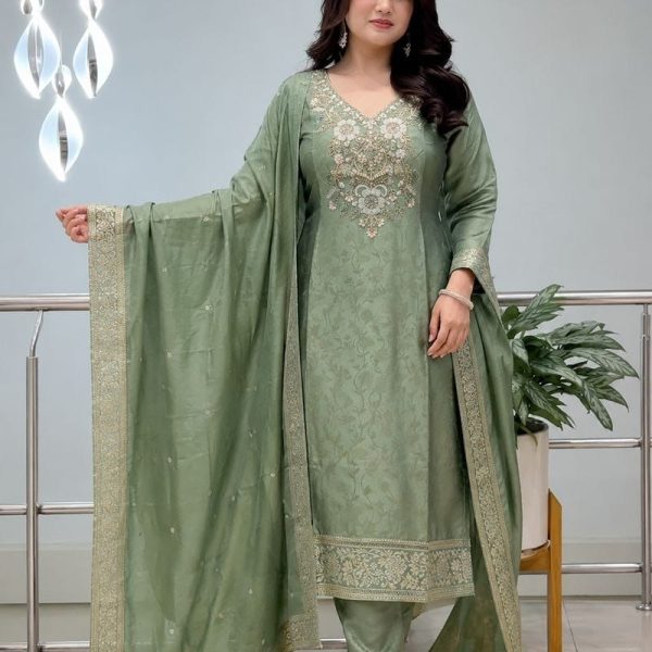 Kanjivaram Handwork Neck Malay Glass Tissue Suit